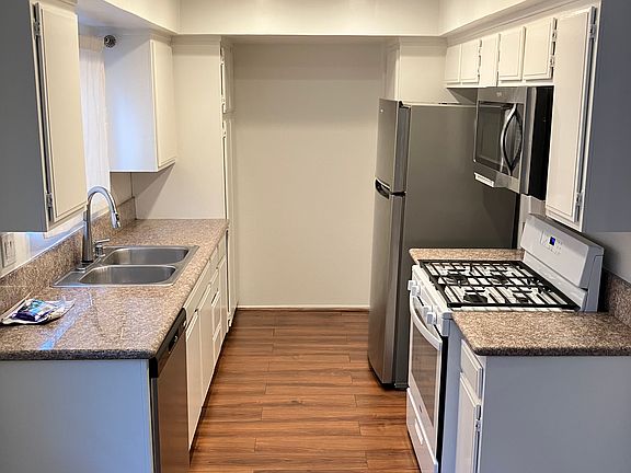 4th image of 1236 E Broadway #12