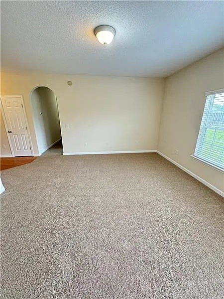 3 bed, 1193 sqft, $1,900 — Photo 4