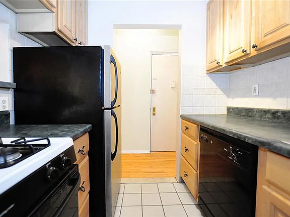 3rd image of 4 W 109th St APT 3F