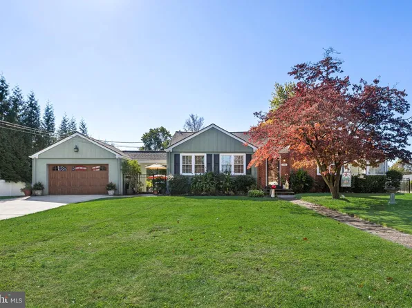 546 S Forklanding Rd, Maple Shade, NJ 08052