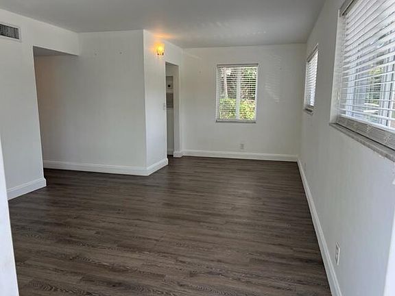 3rd image of 825 NE 6th St #3B