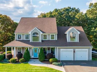 6 Strawberry Ln, Sandy Hook, CT 06482