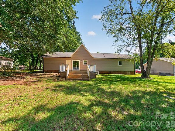 2nd image of 1711 Piney Rd