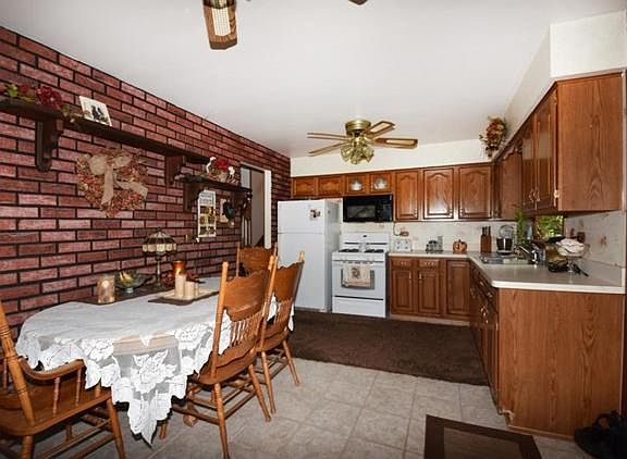 4th image of 15457 Laramie Ave