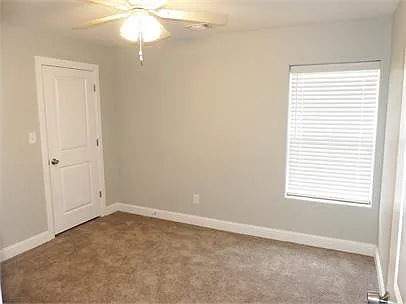 608 E College St #610 — Photo 9