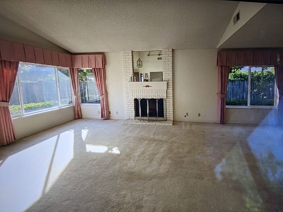 3rd image of 911 Umpqua Ct
