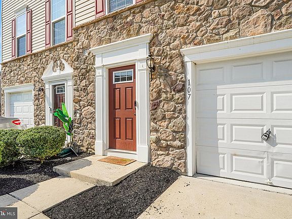 3rd image of 107 Benford Ln