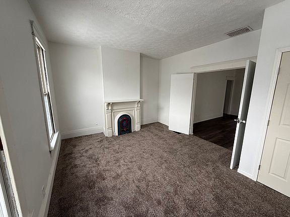 4th image of 402 Eastern Ave