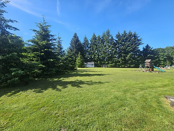 4th image of 1809 NE 187th Ave
