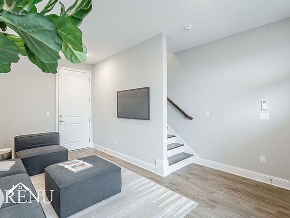 5th image of 2363 E 18th St