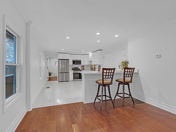 5th image of 1407 W Fuller St