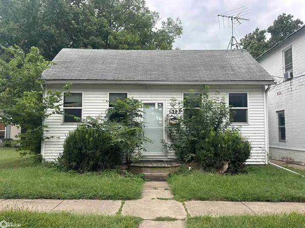 1323 N 8th St, Burlington, IA 52601