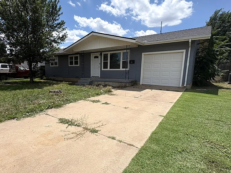 2209 N Dwight St — Photo 1