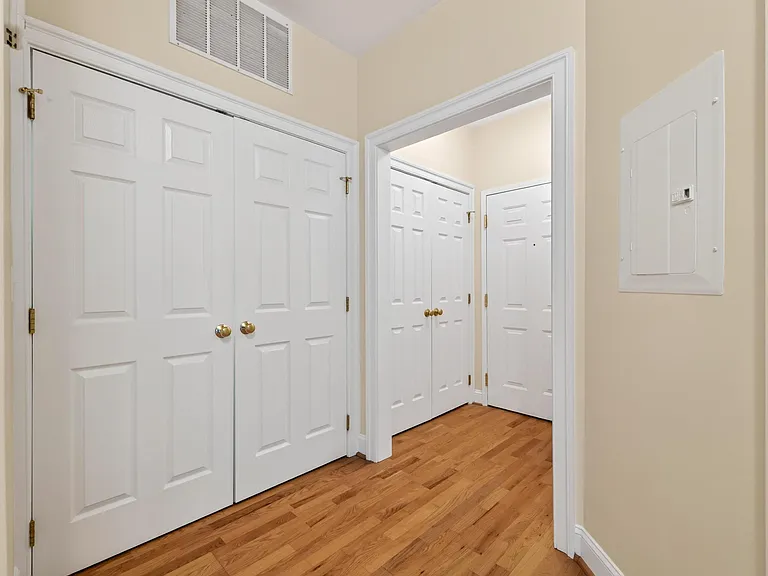 949 Glenwood Station Ln #101 — Photo 5