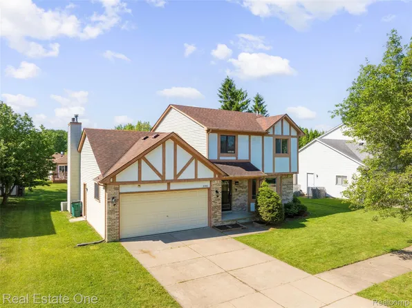 2202 Prescott Dr, Troy, MI 48083