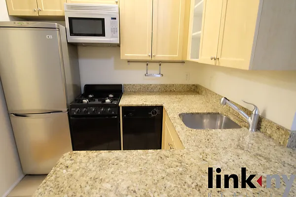 Rented by Link NY Realty | media 21