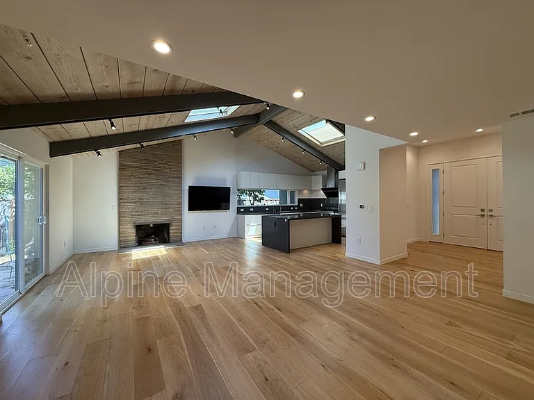 1163 W Iowa Ave — Photo 5