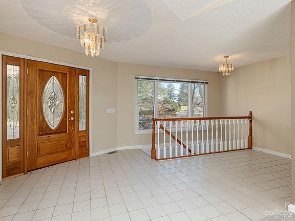 4th image of 6 Valois Pl
