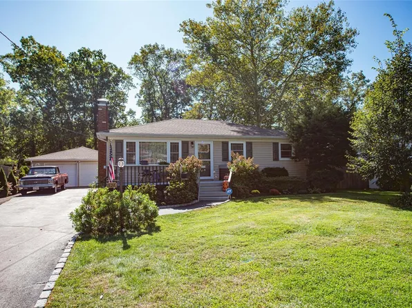 526 Kime Avenue, West Islip, NY 11795