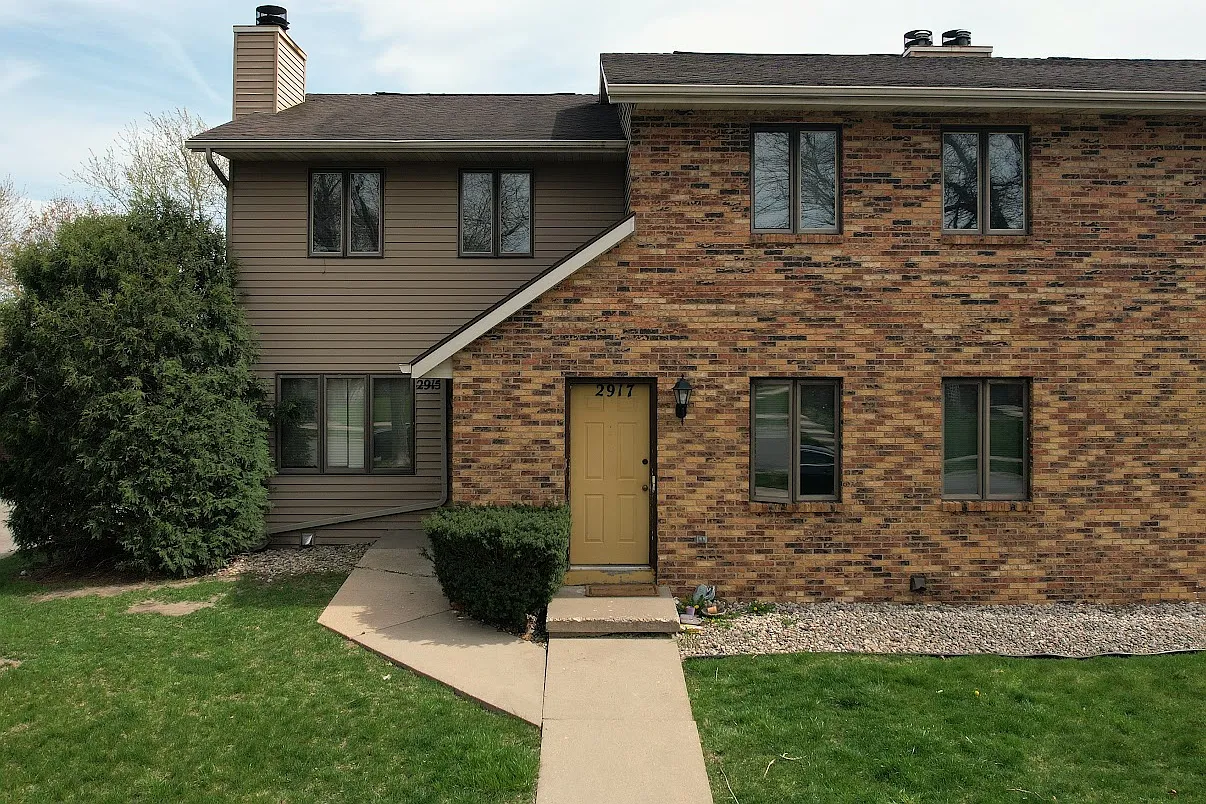 2 bed, 1.5 bath, 1200 sqft, $1,735 — Photo 1