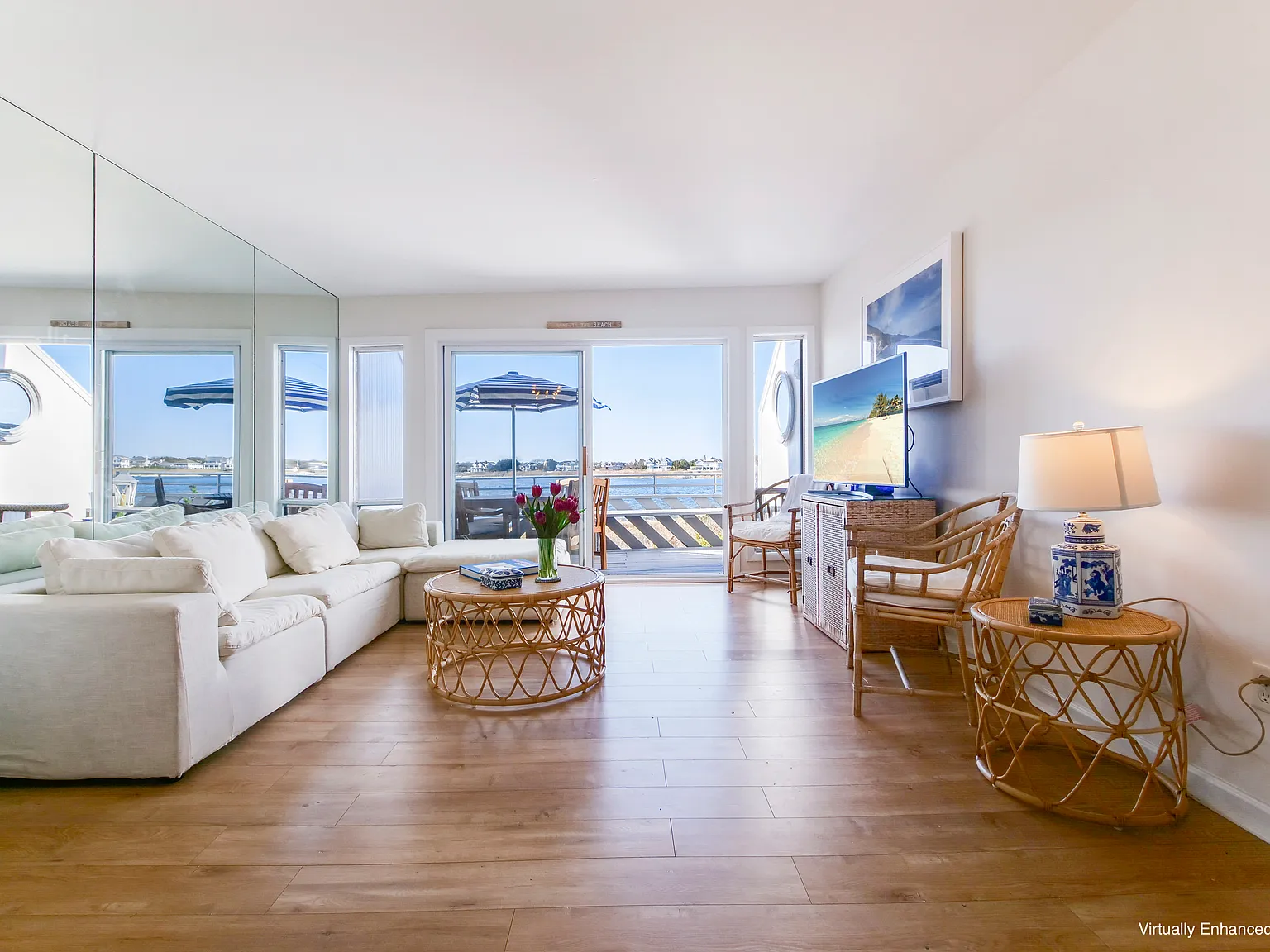Bay Front Condo on Dune Road with Private Beach Rights — Photo 4