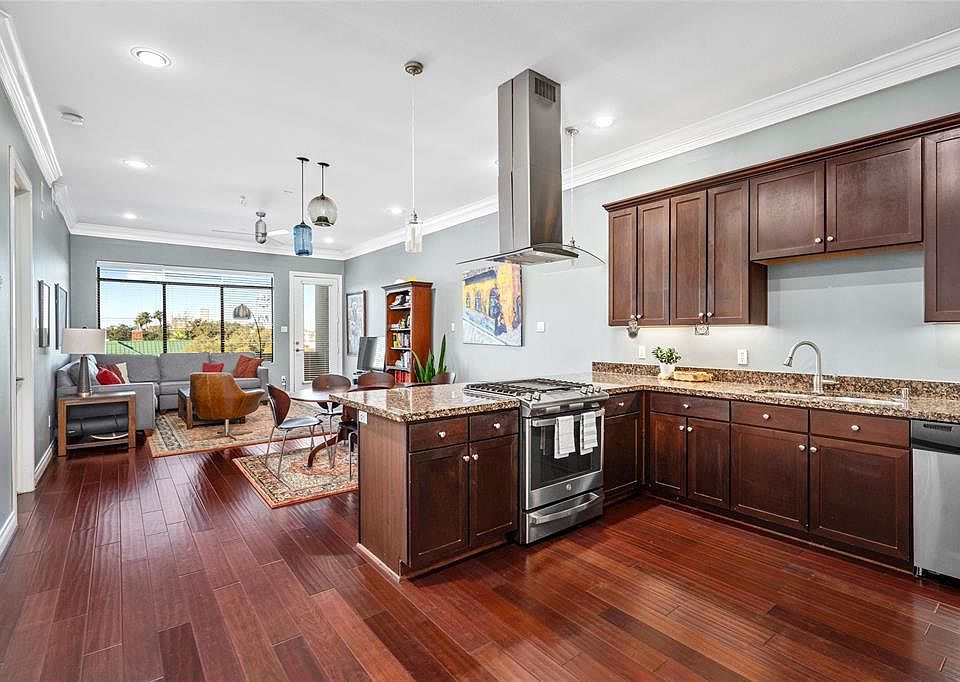 1st image of 510 Lovett Blvd APT 402