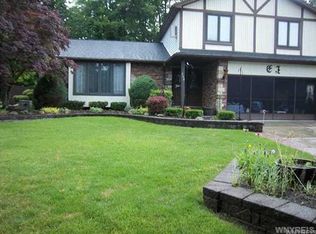 208 Heritage Farm Rd, West Seneca, NY 14218