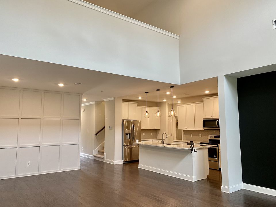 1st image of 129 Circle Dr
