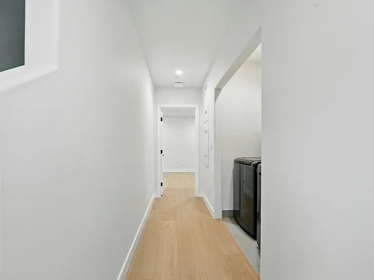 8234 Blackburn Ave #1/2 — Photo 14