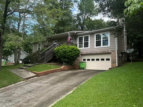 1043 Kings Forest Dr, Leeds, AL 35094