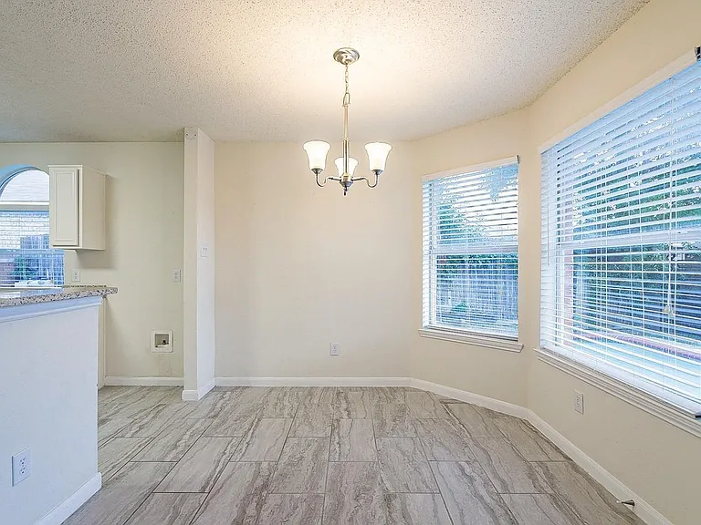 1408 Belaire Dr — Photo 22