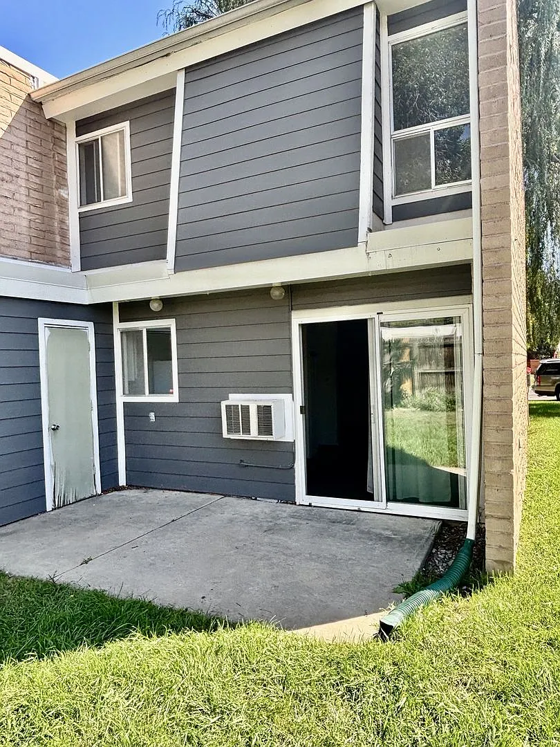 Charming Condo with Spacious Layout Move-In Mid-August — Photo 3