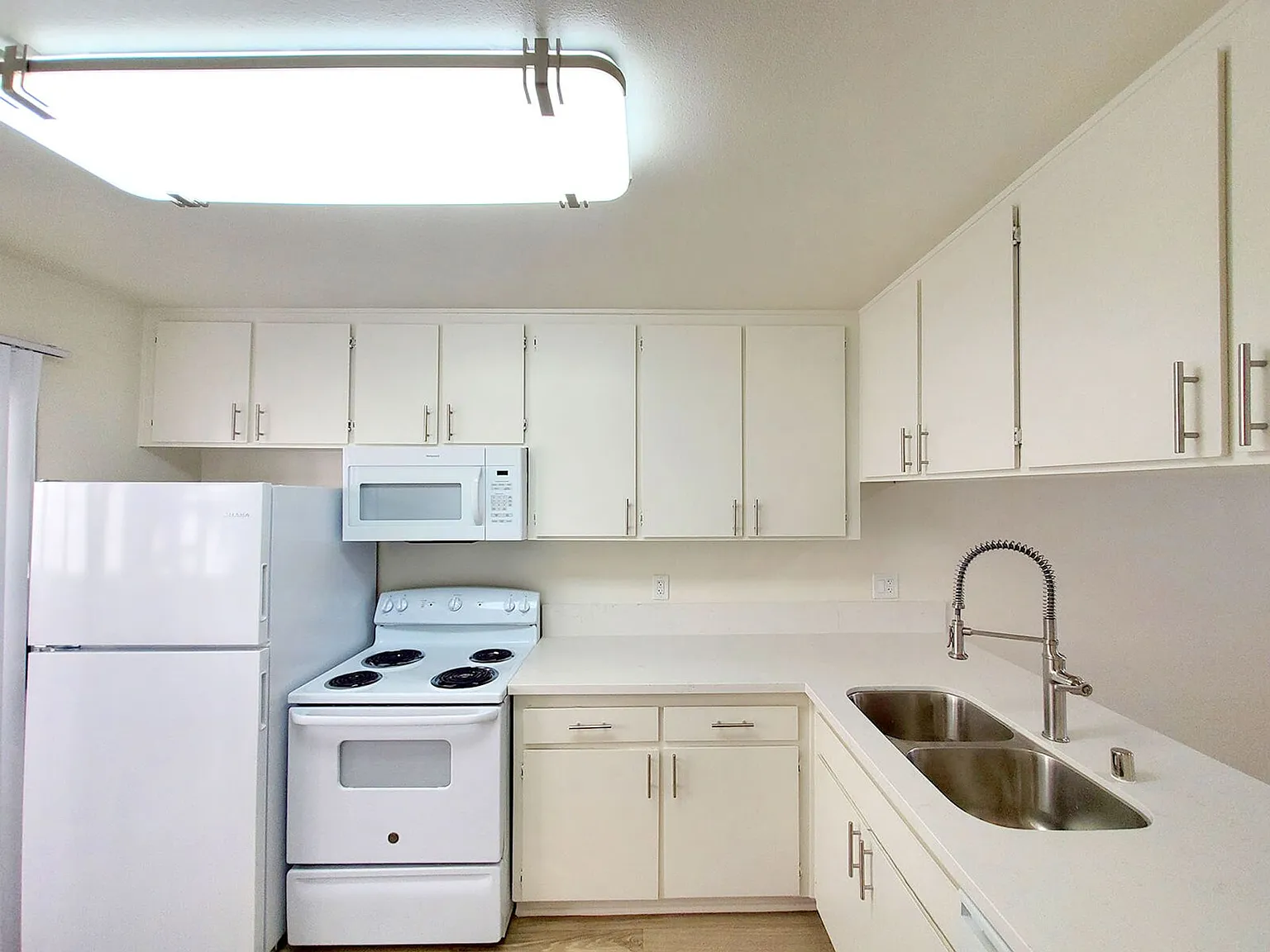 Orchard Villa Townhomes — Photo 4