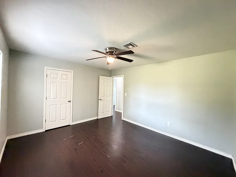 2226 NW 26th St — Photo 14