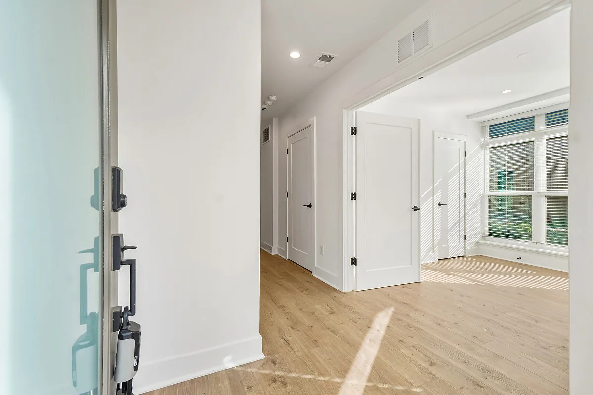 3 bed, 3.5 bath, 2559 sqft, $7,500 — Photo 2