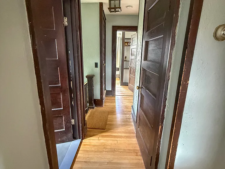 96 Helen St — Photo 6
