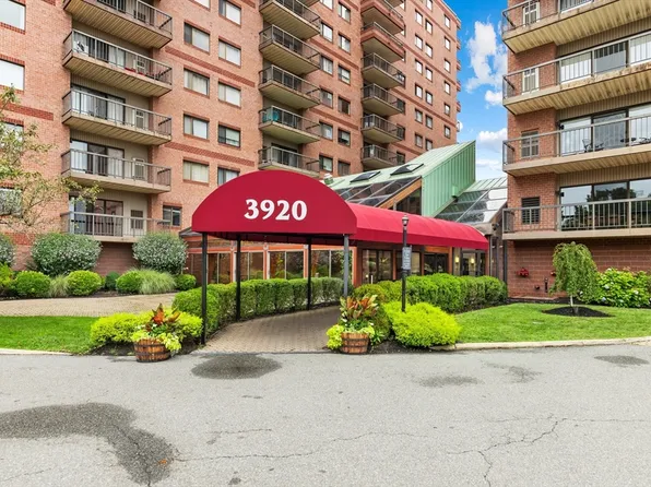 3920 Mystic Valley Pkwy APT 517, Medford, MA 02155