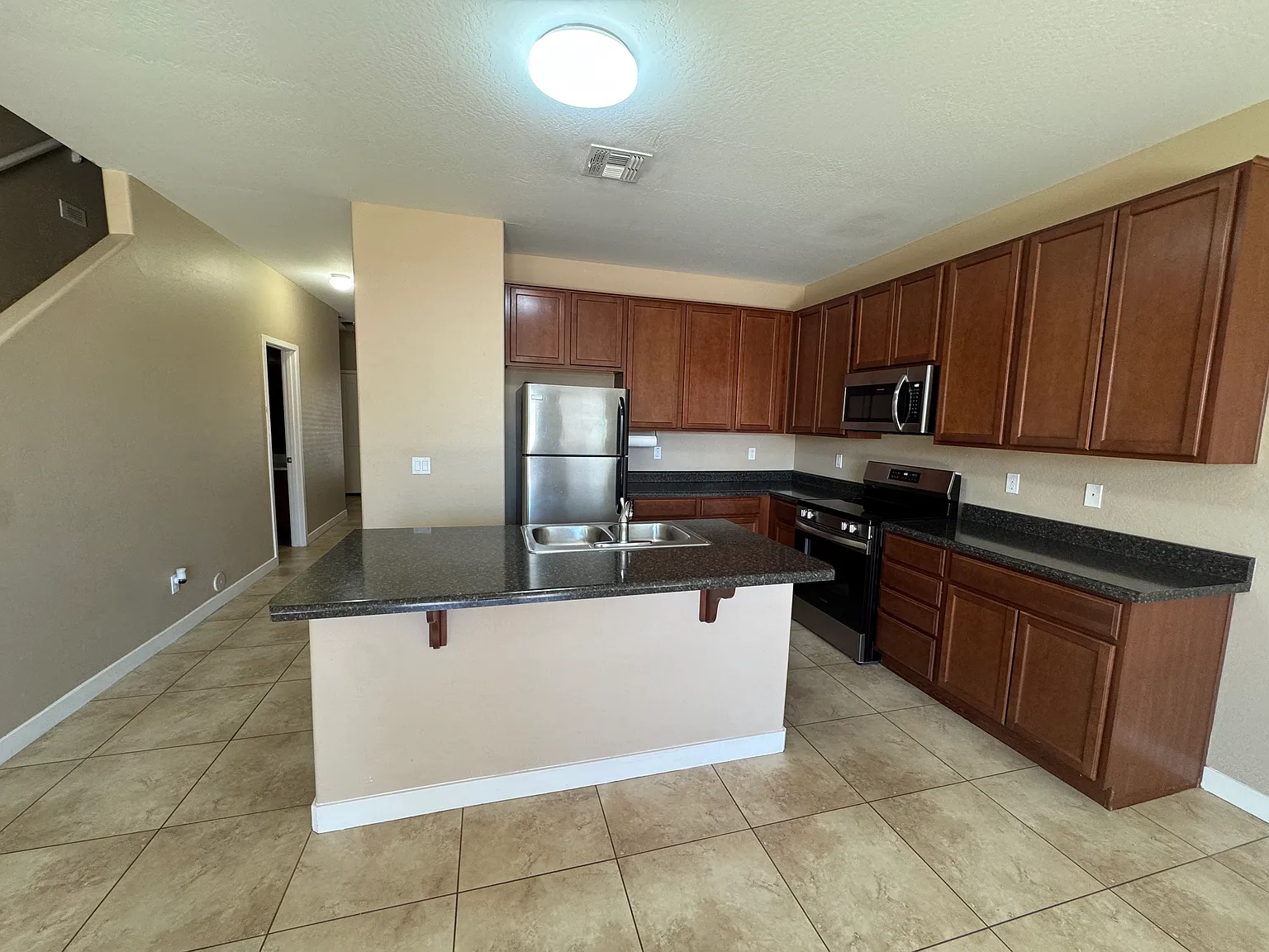 2 bed, 2.5 bath, 1536 sqft, $2,000 — Photo 4