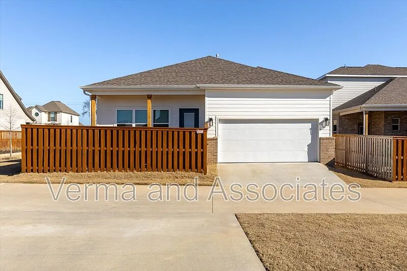 4 bed, 3.0 bath, 2500 sqft, $2,895 — Photo 4