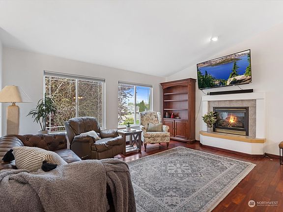 4th image of 6720 59th Street NE