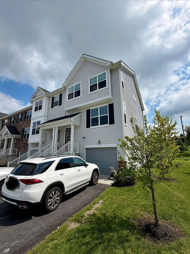 Stunning 3-Bed/2.5 Bath in Downingtown! Available Mid-January! — Photo 1