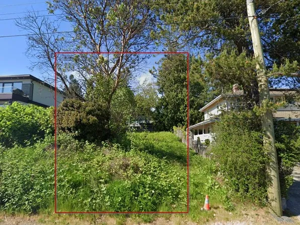13123 Marine Dr, Surrey, BC V4A 1E6