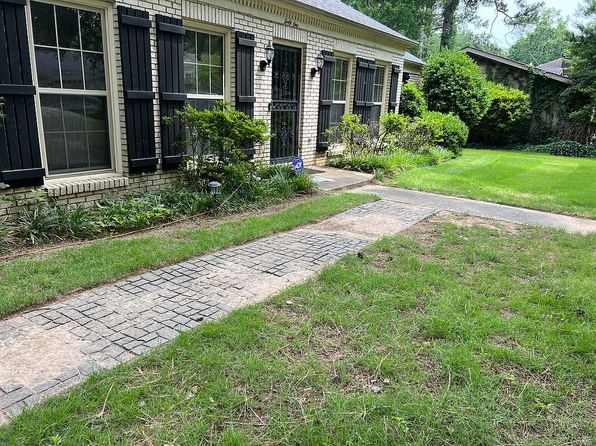 41 Coachlight Dr