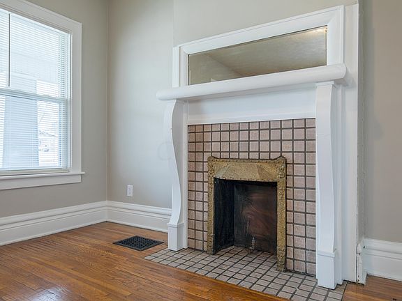5th image of 701-703 E Kossuth St