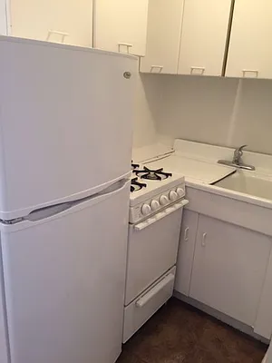 Rented by Acacia Realty | media 8