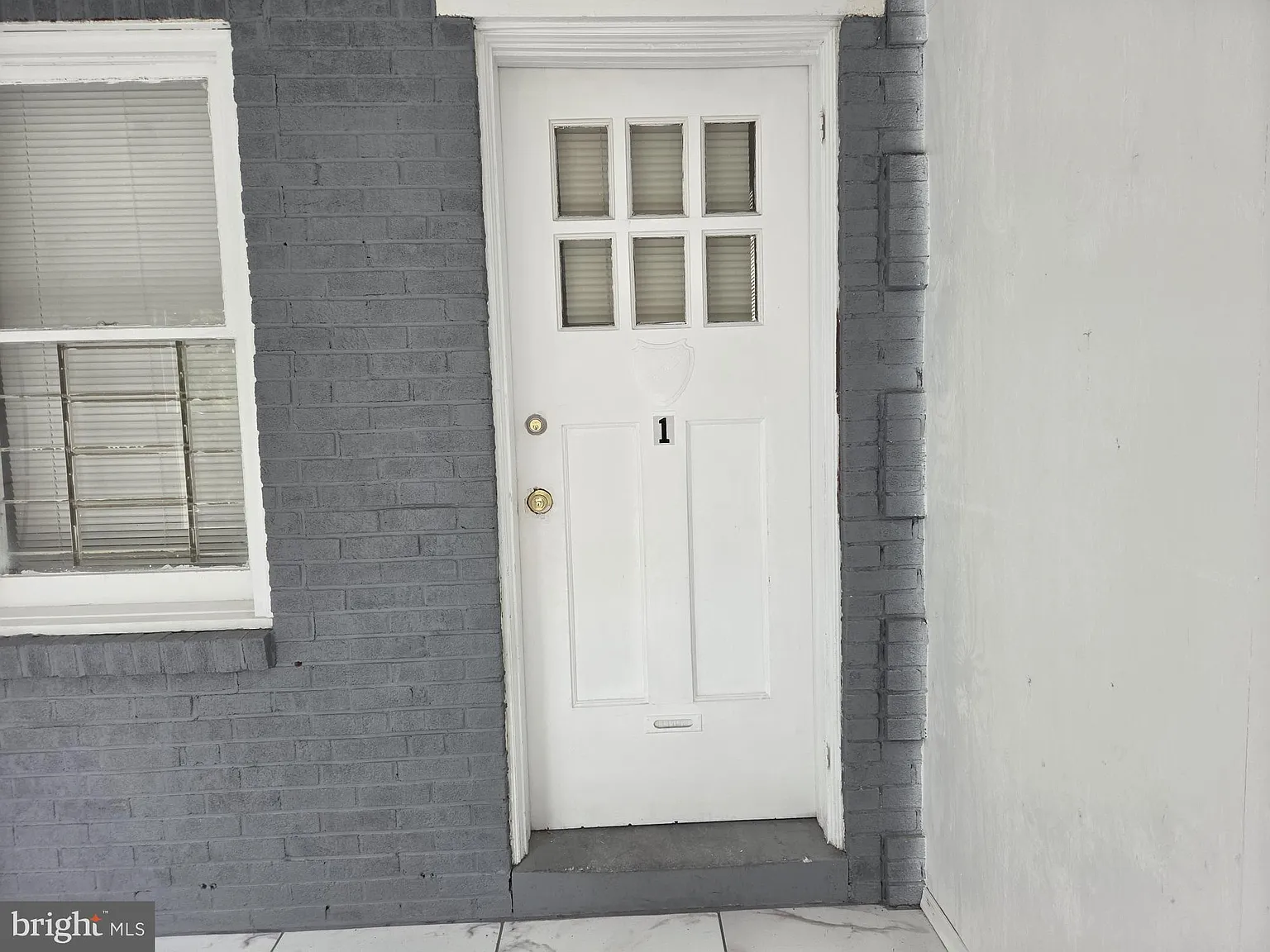 2 bed, 1.0 bath, 2832 sqft, $1,425 — Photo 3