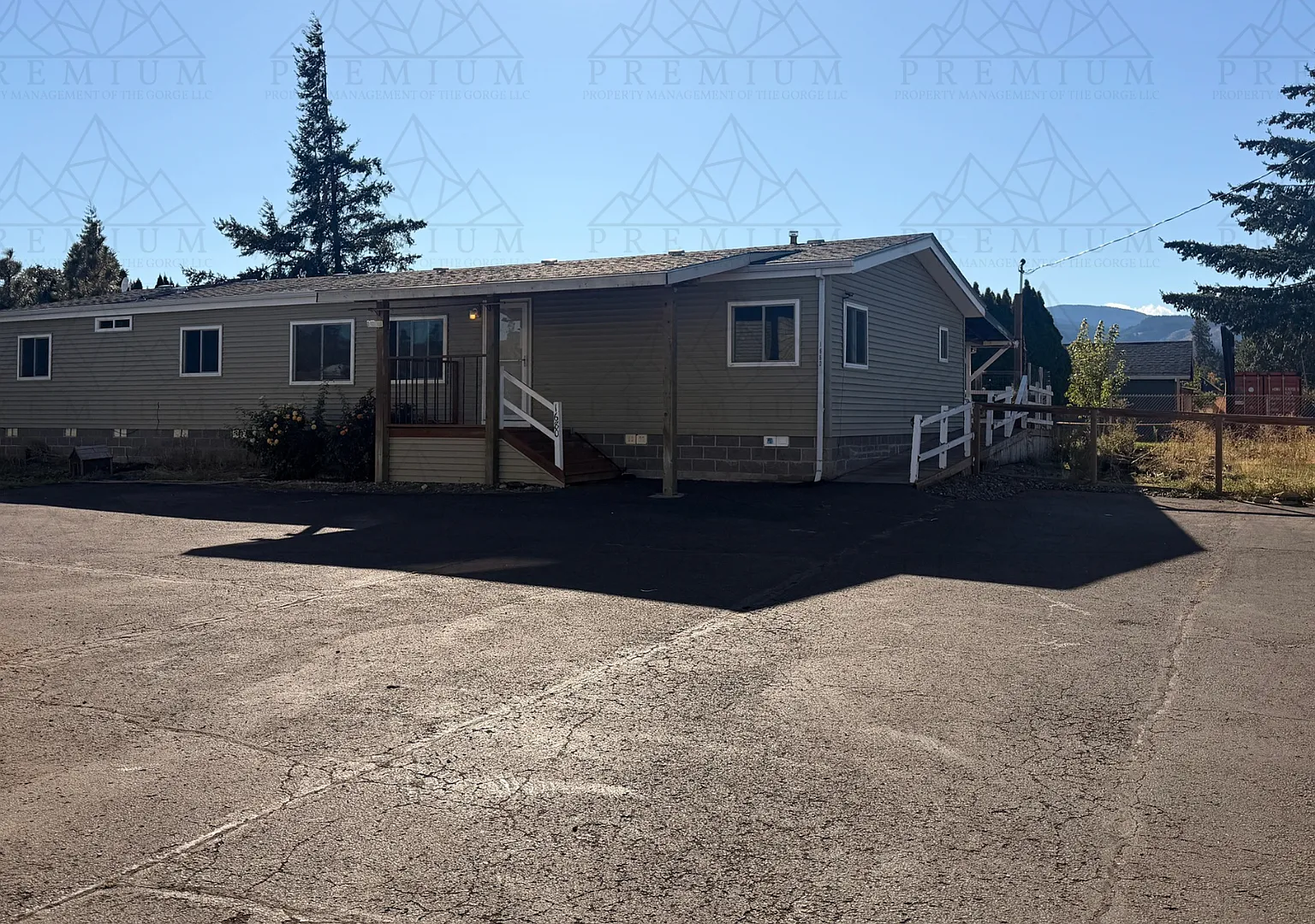 4 Bedroom 2 Bath - Hood River — Photo 1