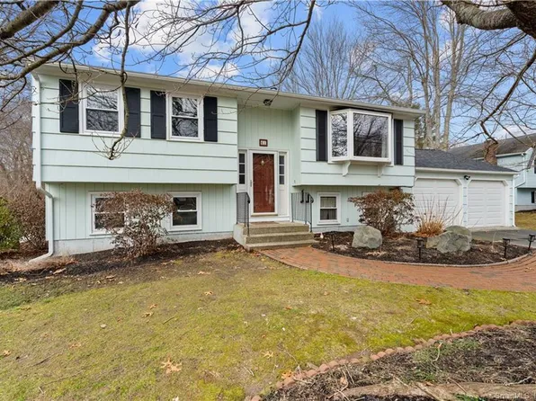 61 Long Hill Road, Clinton, CT 06413
