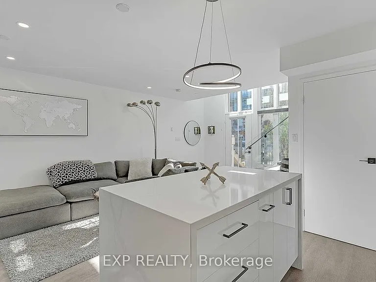 50 E Liberty St #1111 — Photo 11
