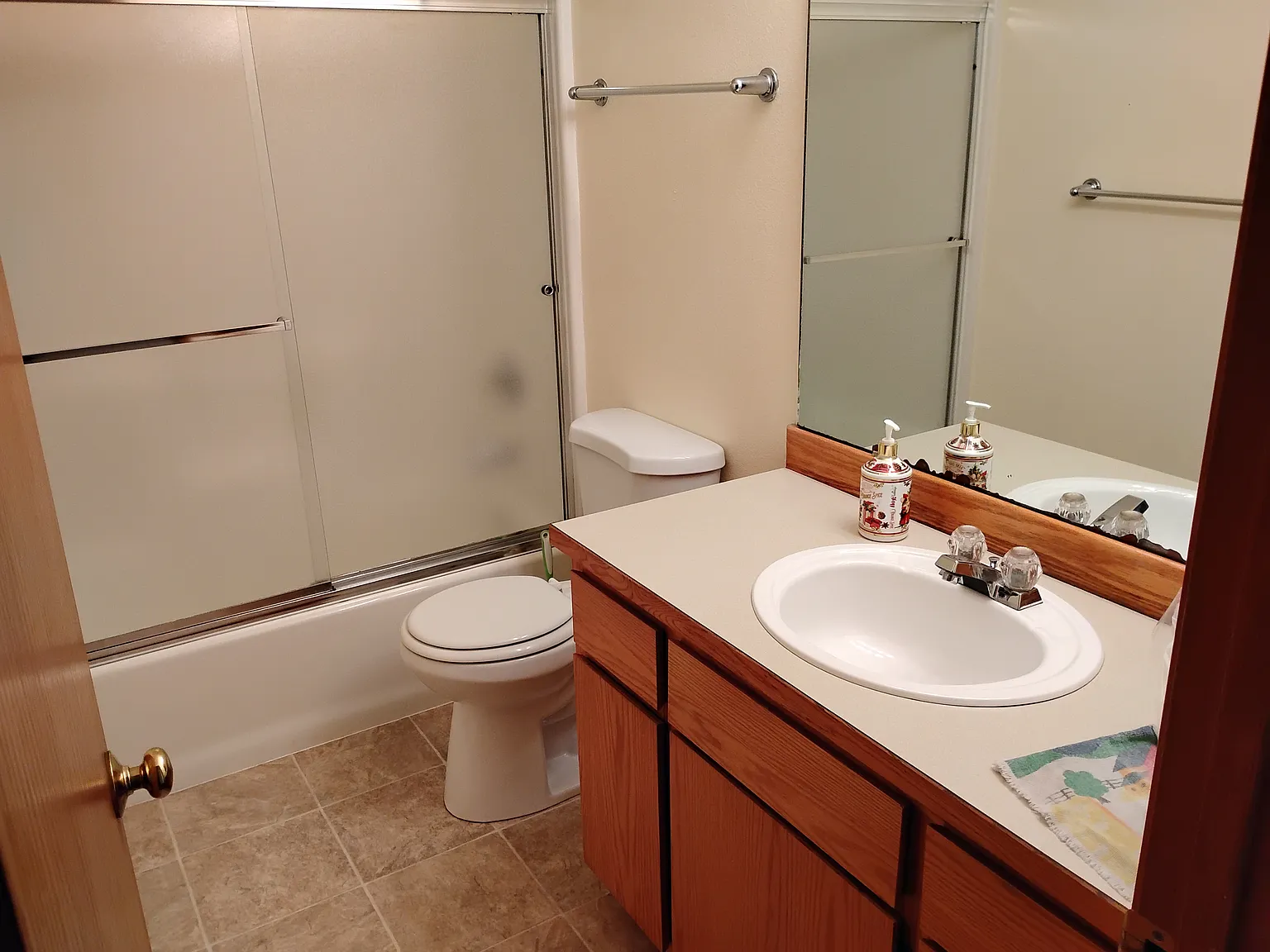 3 bed, 1444 sqft, $2,600 — Photo 4